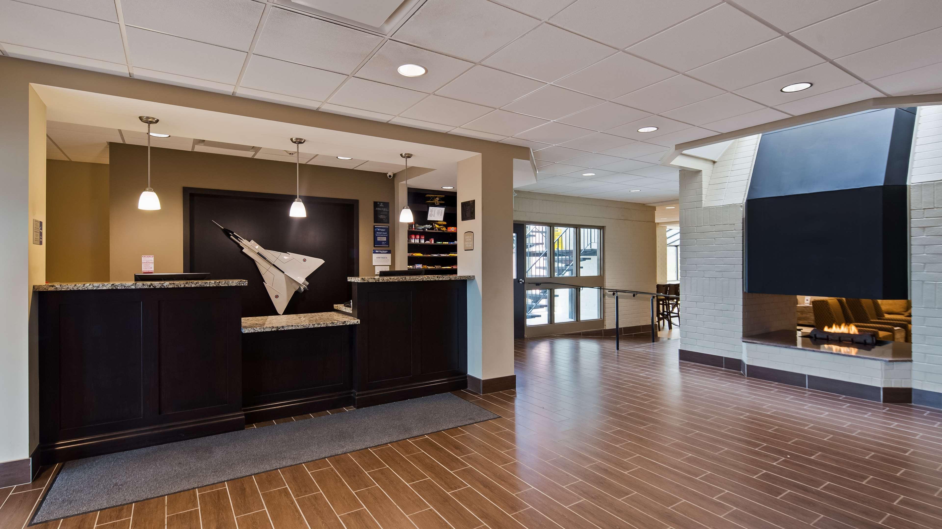 Best Western London Airport Inn & Suites Exterior foto